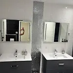 Luxueuse Et Moderne Avec Piscine !