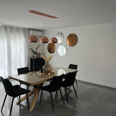 Villa Maison Moderne Avec Piscine ! *