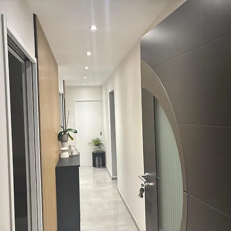 فيلة Luxueuse Et Moderne Avec Piscine !