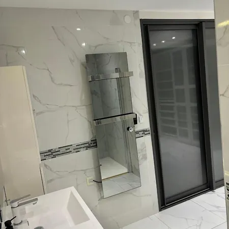 Luxueuse Et Moderne Avec Piscine ! Villa *