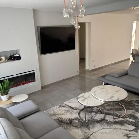 فيلة Luxueuse Et Moderne Avec Piscine ! *