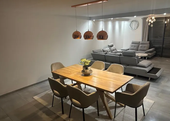 Luxueuse Et Moderne Avec Piscine ! *